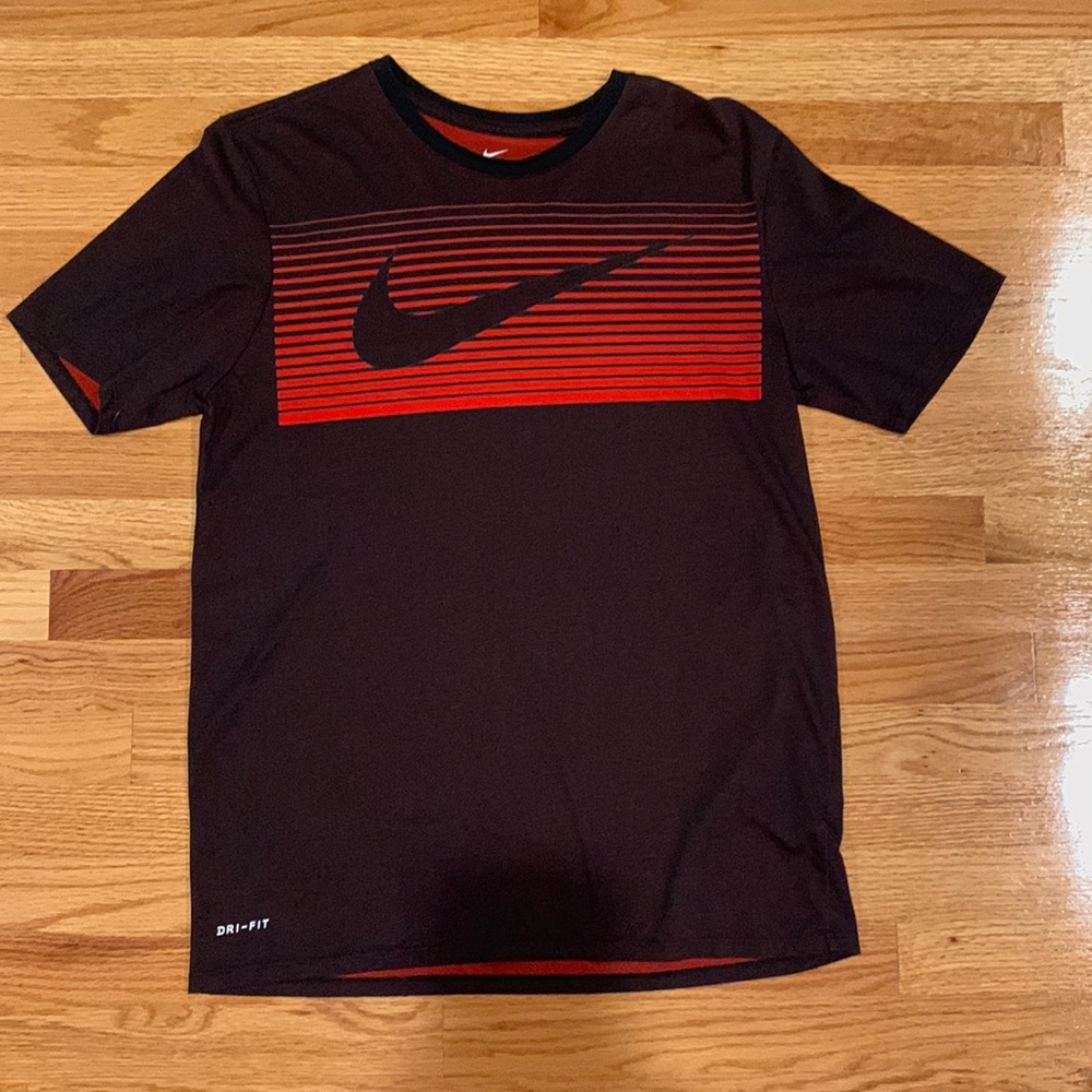Nike Large Black/Red Dry Fit T-Shirt